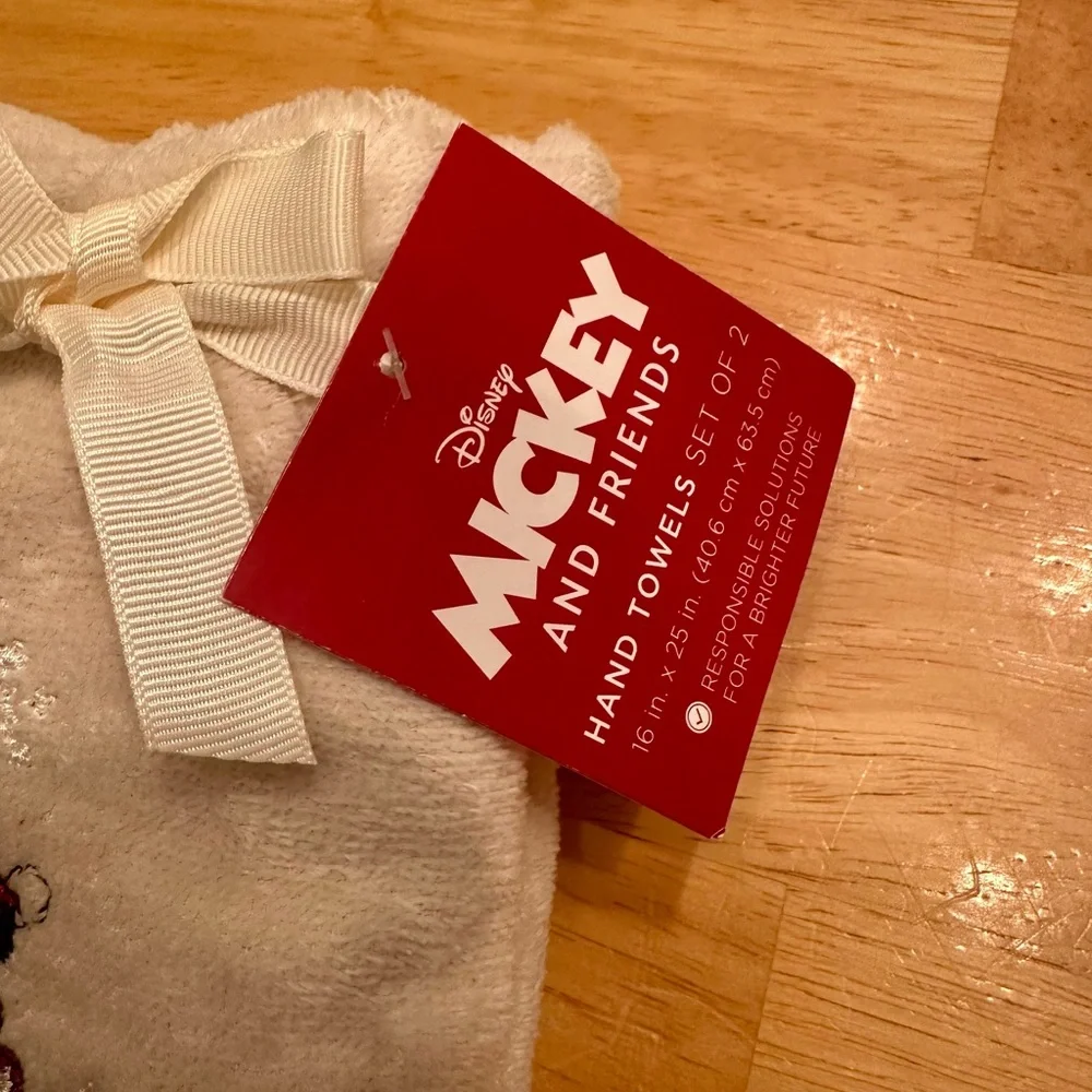 Disney Mickey & Minnie Christmas Hand Towel Set (2) – NWT